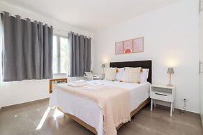 Local 102 Apartment