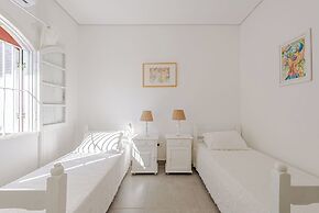 4 quartos piscina 350 m praia