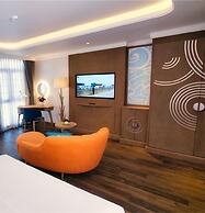 The Moon Boutique Hotel Cat Ba