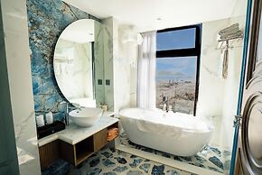 The Moon Boutique Hotel Cat Ba