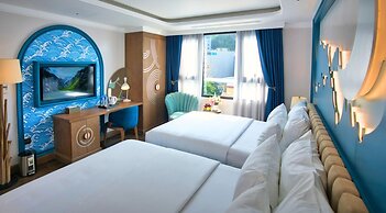 The Moon Boutique Hotel Cat Ba