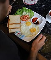 The Moon Boutique Hotel Cat Ba