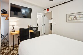 Highliner Hotel - Queen Suites