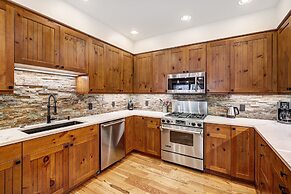 Ski-in/ski-out 2 Br Condo, Heart Of Bachelor Gulch 2 Bedroom Condo by 
