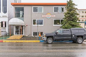 Highliner Hotel - Deluxe Double Queen with Mountain View by RedAwning