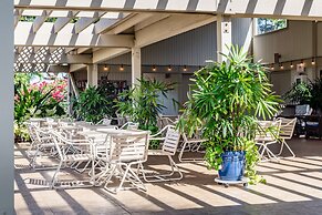 Upscale and Elegant Vistas