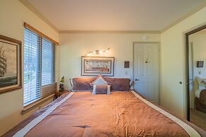 Lakefront Viking Oasis Condo