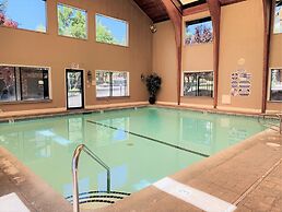 Lakefront Viking Oasis Condo