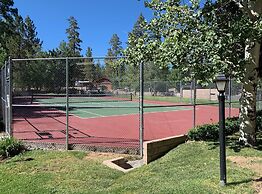 Lakefront Viking Oasis Condo