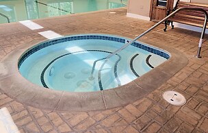 Lakefront Viking Oasis Condo