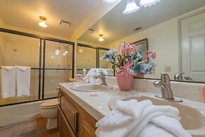 Lakefront Viking Oasis Condo