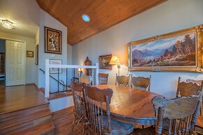 Lakefront Viking Oasis Condo