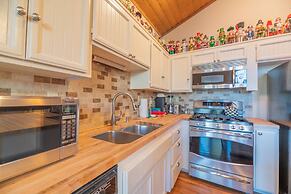 Lakefront Viking Oasis Condo