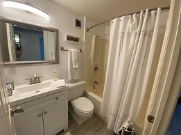 Cozy and Spacious 2B Condo w Private Balcony and Fireplace