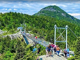 Cozy and Spacious 2B Condo w Private Balcony and Fireplace