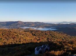 Cozy and Spacious 2B Condo w Private Balcony and Fireplace