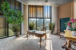 Cozy and Spacious 2B Condo w Private Balcony and Fireplace