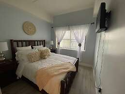 Cozy and Spacious 2B Condo w Private Balcony and Fireplace