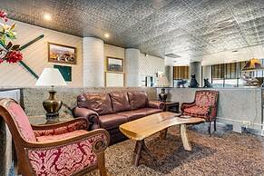 Cozy and Spacious 2B Condo w Private Balcony and Fireplace