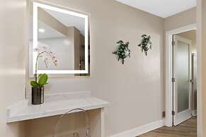 Modern & Elegant Oceanfront Vistas