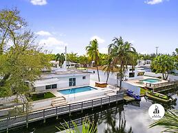 Stylish Aventura Home With Pool on Intercostal
