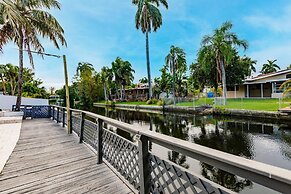 Stylish Aventura Home With Pool on Intercostal
