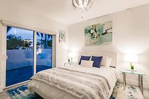 Stylish Aventura Home With Pool on Intercostal