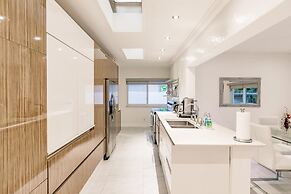 Stylish Aventura Home With Pool on Intercostal