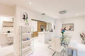 Stylish Aventura Home With Pool on Intercostal