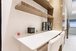 Stylish Aventura Home With Pool on Intercostal