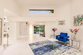 Stylish Aventura Home With Pool on Intercostal