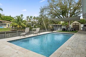 Stylish Aventura Home With Pool on Intercostal