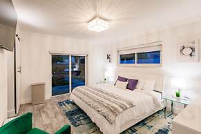 Stylish Aventura Home With Pool on Intercostal