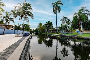 Stylish Aventura Home With Pool on Intercostal