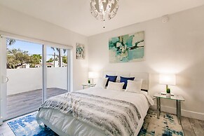 Stylish Aventura Home With Pool on Intercostal