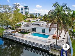 Stylish Aventura Home With Pool on Intercostal
