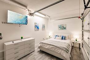 Stylish Aventura Home With Pool on Intercostal