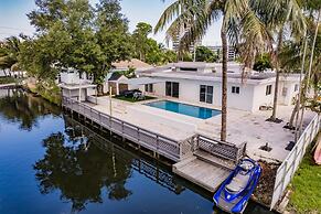Stylish Aventura Home With Pool on Intercostal