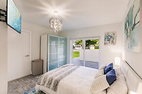 Stylish Aventura Home With Pool on Intercostal