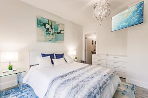 Stylish Aventura Home With Pool on Intercostal