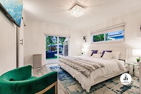 Stylish Aventura Home With Pool on Intercostal