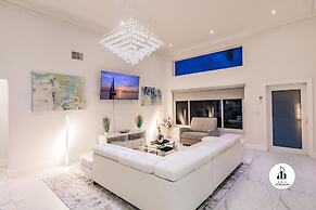 Stylish Aventura Home With Pool on Intercostal