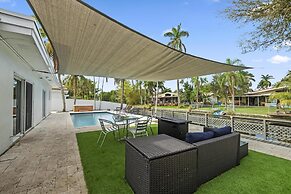 Stylish Aventura Home With Pool on Intercostal