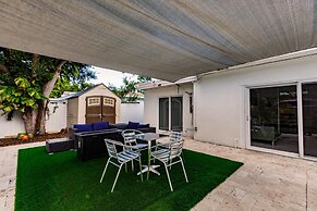 Stylish Aventura Home With Pool on Intercostal