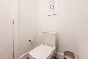 Stylish Aventura Home With Pool on Intercostal