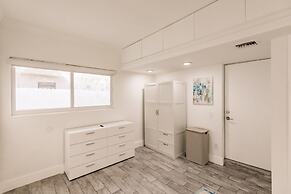 Stylish Aventura Home With Pool on Intercostal