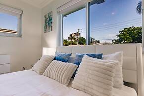 Stylish Aventura Home With Pool on Intercostal