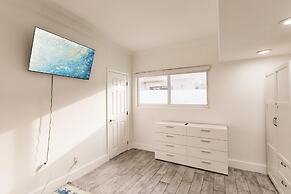 Stylish Aventura Home With Pool on Intercostal