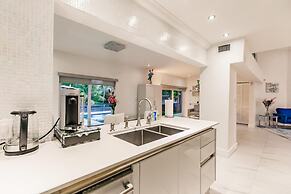 Stylish Aventura Home With Pool on Intercostal