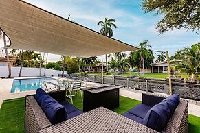 Stylish Aventura Home With Pool on Intercostal